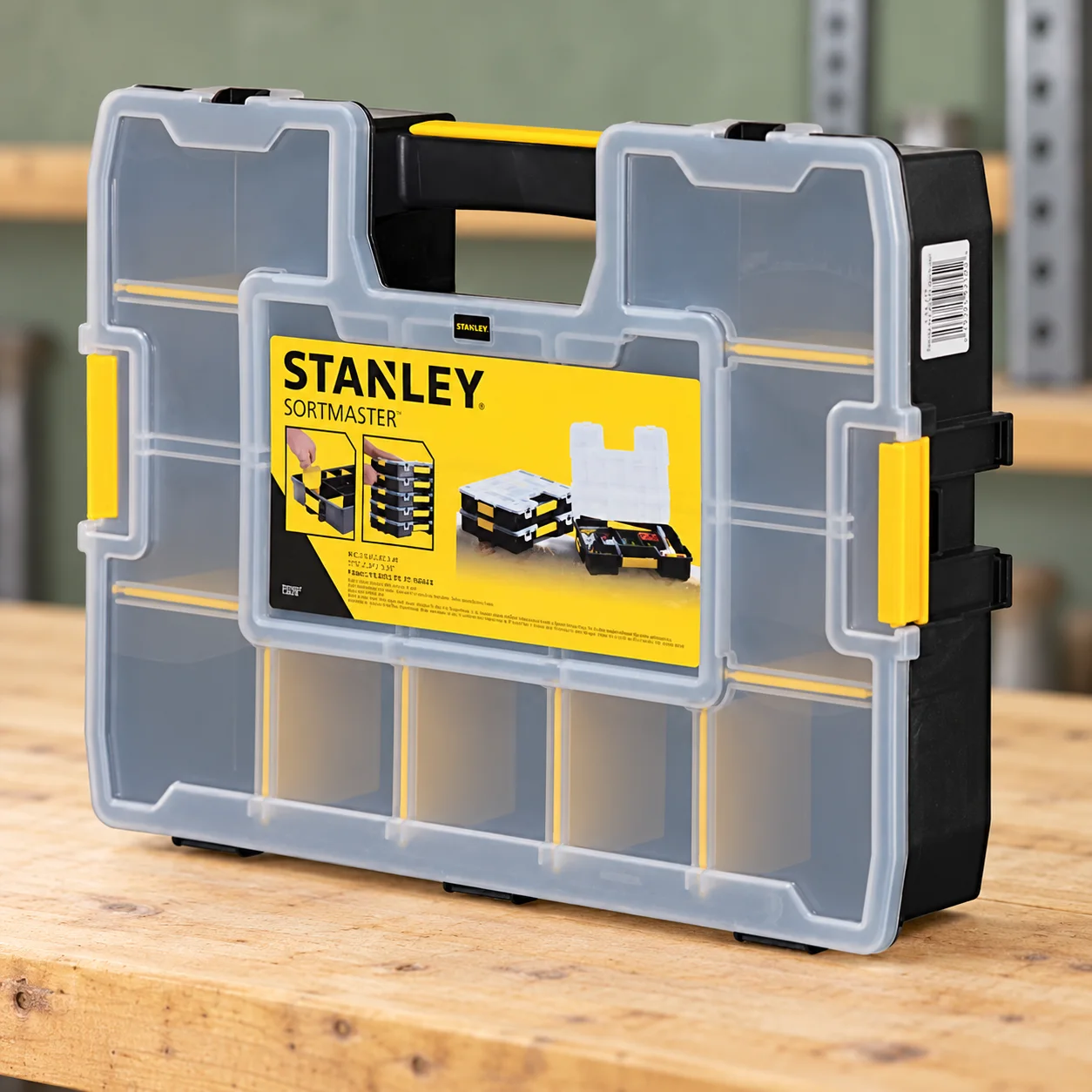 Stanley Sortmaster — organiseur modulable — illustration fidèle à la référence, dans un décor d’atelier