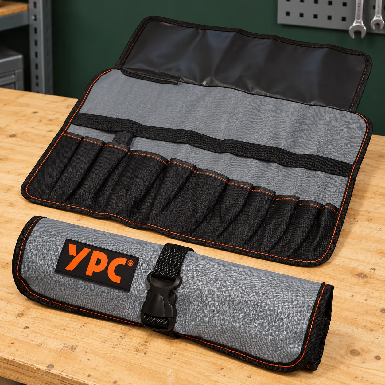YPC — Trousse VarioRoll — illustration fidèle à la référence, dans un décor d’atelier