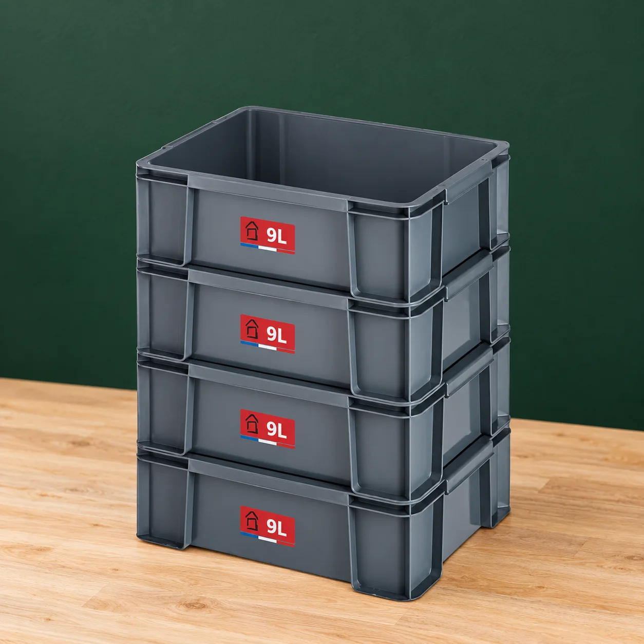 SUNDIS Master Box, quatre bacs 9 L — illustration fidèle à la référence, dans un décor d’atelier
